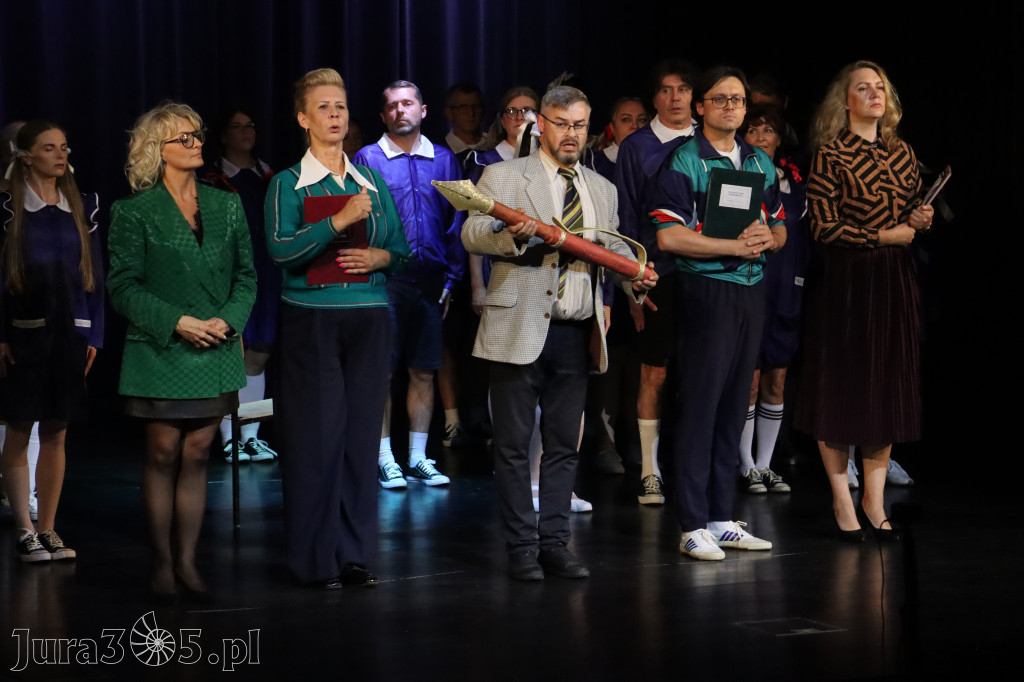 Fotorelacja I: Premiera charytatywnego przedstawienia „Proszę zachować powagę” w Myszkowie