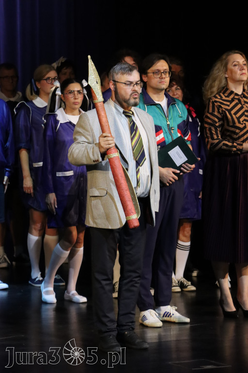 Fotorelacja I: Premiera charytatywnego przedstawienia „Proszę zachować powagę” w Myszkowie