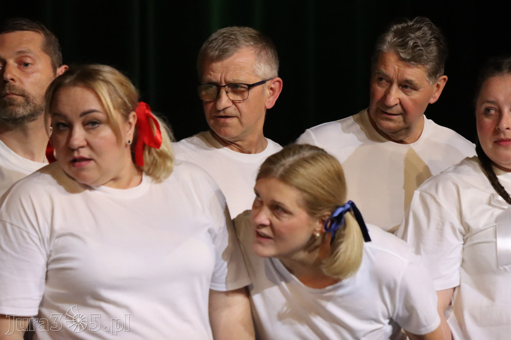 Fotorelacja I: Premiera charytatywnego przedstawienia „Proszę zachować powagę” w Myszkowie