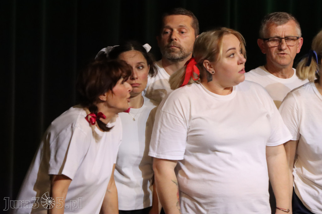 Fotorelacja I: Premiera charytatywnego przedstawienia „Proszę zachować powagę” w Myszkowie