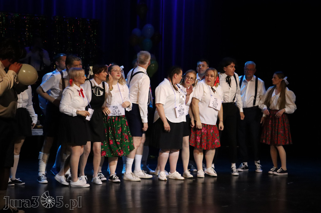 Fotorelacja II: Premiera charytatywnego przedstawienia „Proszę zachować powagę” w Myszkowie