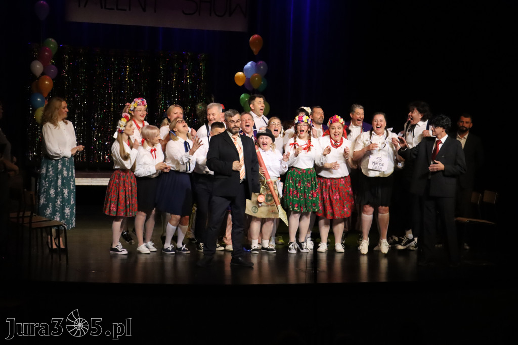 Fotorelacja II: Premiera charytatywnego przedstawienia „Proszę zachować powagę” w Myszkowie