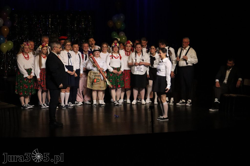 Fotorelacja II: Premiera charytatywnego przedstawienia „Proszę zachować powagę” w Myszkowie