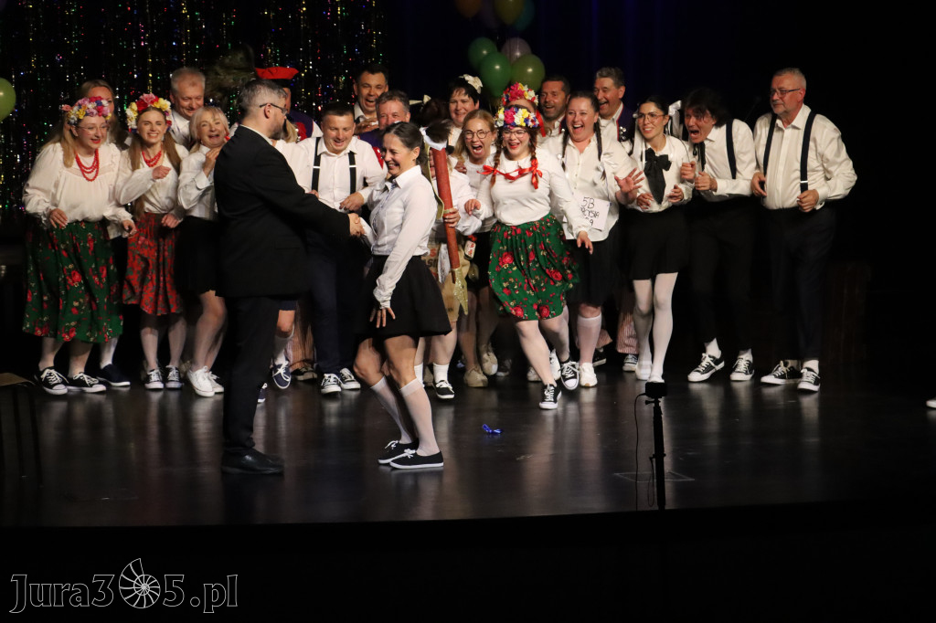 Fotorelacja II: Premiera charytatywnego przedstawienia „Proszę zachować powagę” w Myszkowie