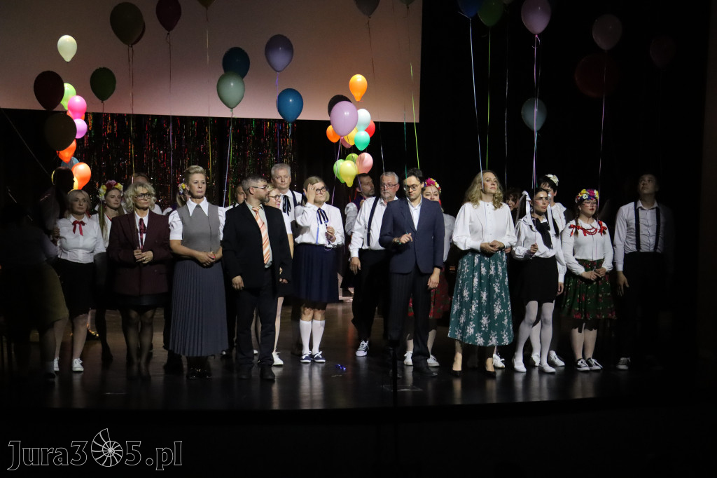 Fotorelacja II: Premiera charytatywnego przedstawienia „Proszę zachować powagę” w Myszkowie