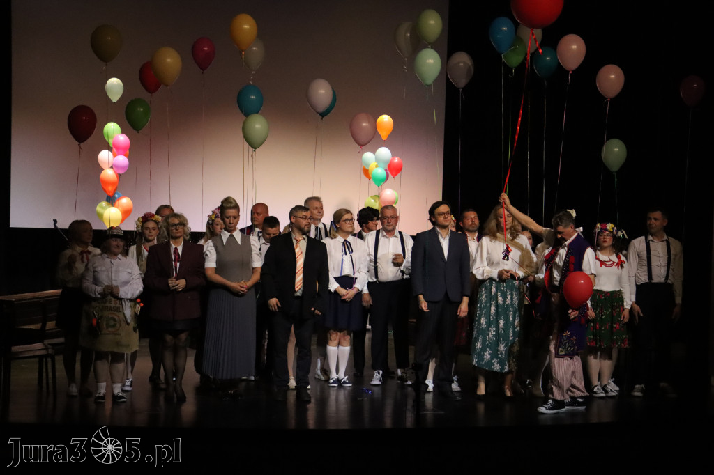Fotorelacja II: Premiera charytatywnego przedstawienia „Proszę zachować powagę” w Myszkowie