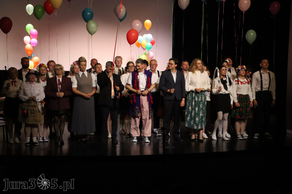 Fotorelacja II: Premiera charytatywnego przedstawienia „Proszę zachować powagę” w Myszkowie