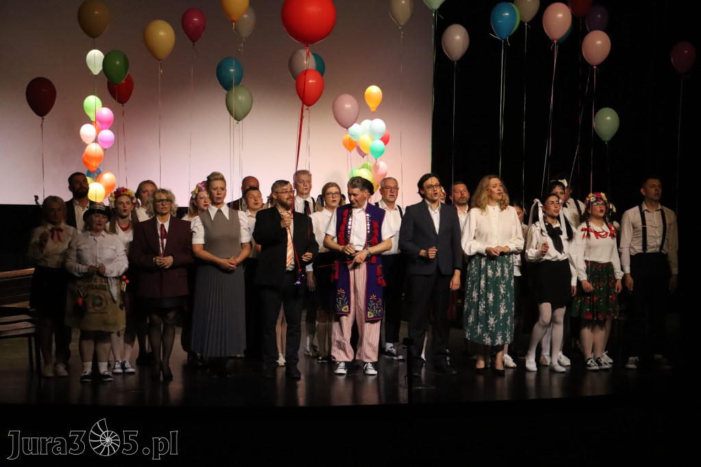 Fotorelacja II: Premiera charytatywnego przedstawienia „Proszę zachować powagę” w Myszkowie