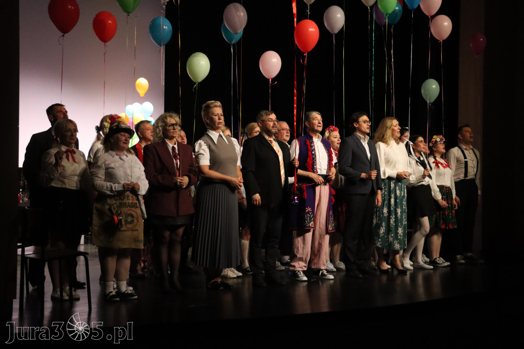 Fotorelacja II: Premiera charytatywnego przedstawienia „Proszę zachować powagę” w Myszkowie