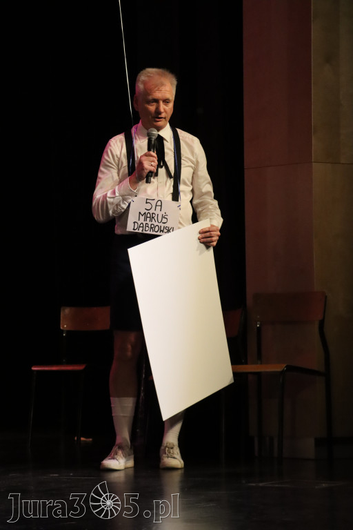 Fotorelacja II: Premiera charytatywnego przedstawienia „Proszę zachować powagę” w Myszkowie