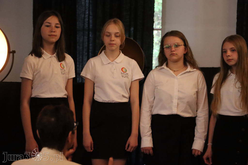 Fotorelacja: Koncert Nie tylko dla Mam w Pałacyku nad Wartą w Zawierciu Kromołowie