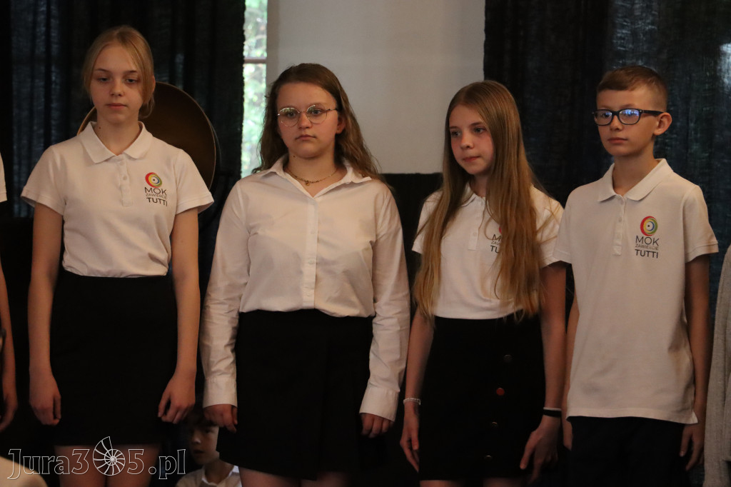 Fotorelacja: Koncert Nie tylko dla Mam w Pałacyku nad Wartą w Zawierciu Kromołowie
