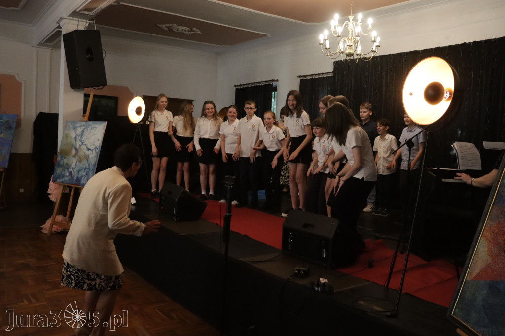 Fotorelacja: Koncert Nie tylko dla Mam w Pałacyku nad Wartą w Zawierciu Kromołowie