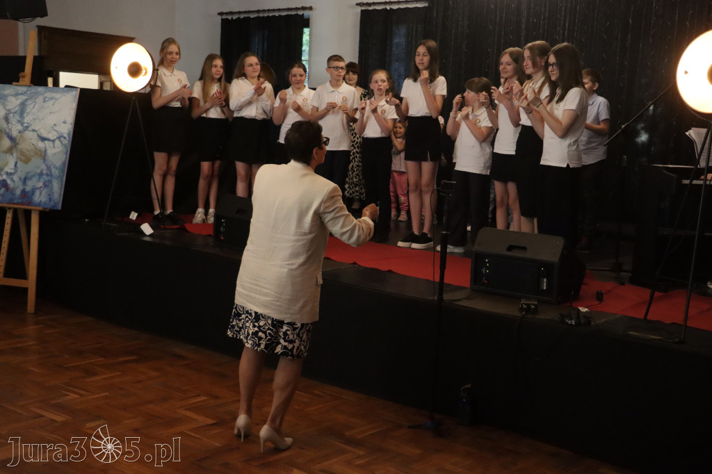 Fotorelacja: Koncert Nie tylko dla Mam w Pałacyku nad Wartą w Zawierciu Kromołowie