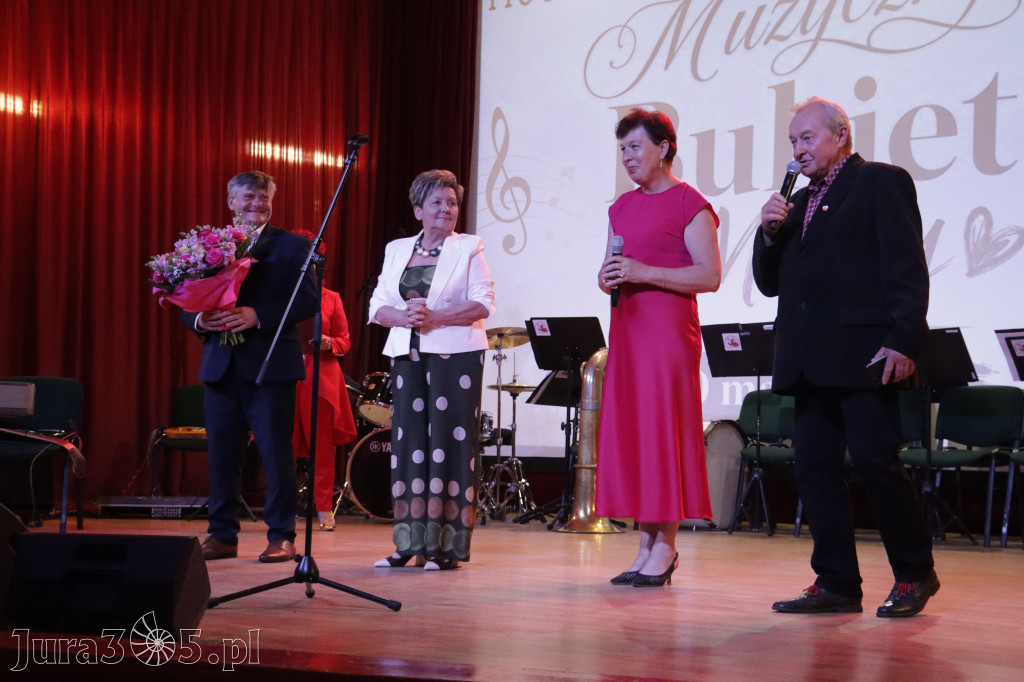 Fotorelacja: Koncert MUZYCZNY BUKIET DLA MAMY w Koziegłowach