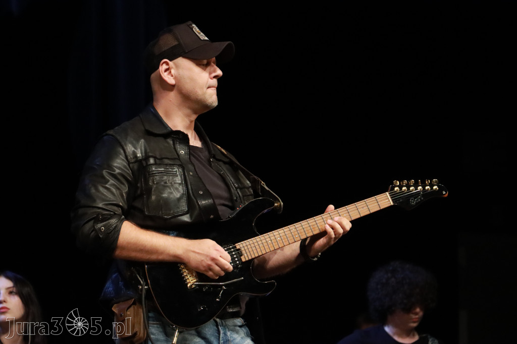 Fotorelacja: Podsumowanie roku szkolnego - Jurajska Szkoła Rocka w MOK Zawiercie