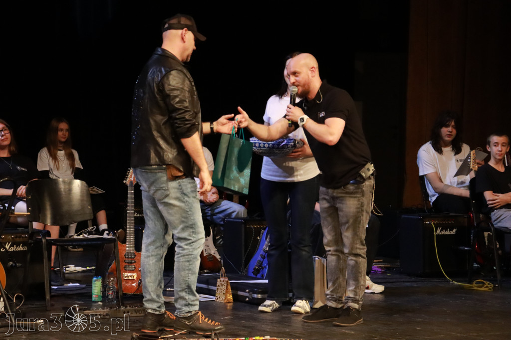 Fotorelacja: Podsumowanie roku szkolnego - Jurajska Szkoła Rocka w MOK Zawiercie