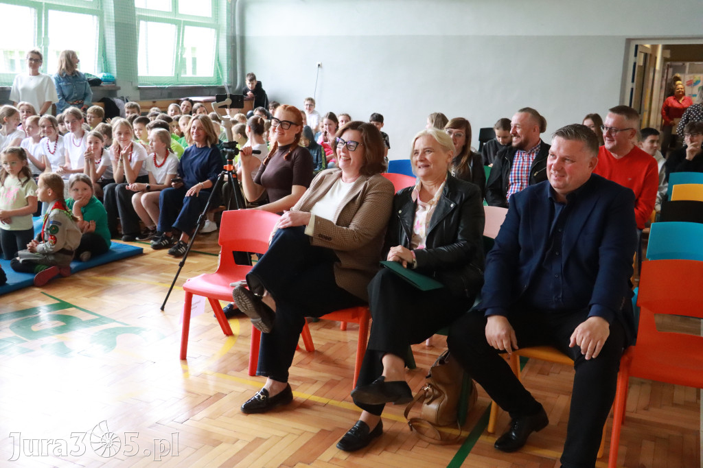 Fotorelacja: Oficjalne otwarcie „Pracowni pod chmurką” w Szkole Podstawowej nr 11 w Zawierciu - Marciszowie