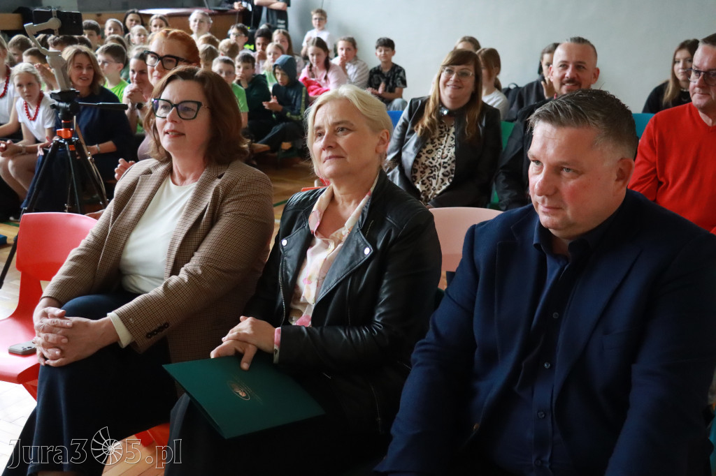 Fotorelacja: Oficjalne otwarcie „Pracowni pod chmurką” w Szkole Podstawowej nr 11 w Zawierciu - Marciszowie