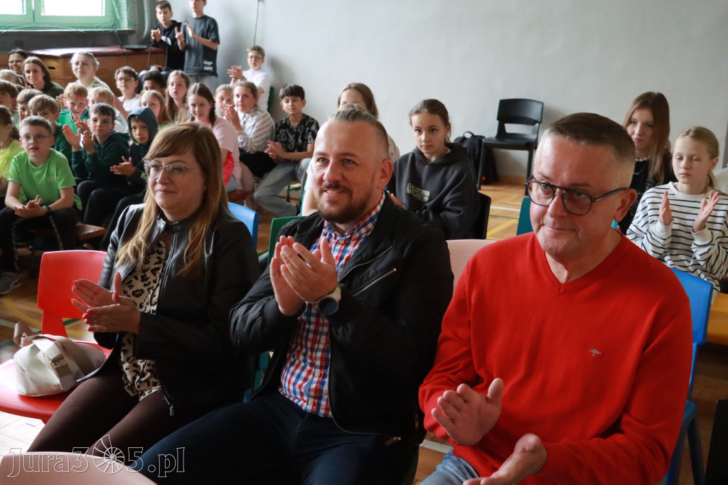 Fotorelacja: Oficjalne otwarcie „Pracowni pod chmurką” w Szkole Podstawowej nr 11 w Zawierciu - Marciszowie