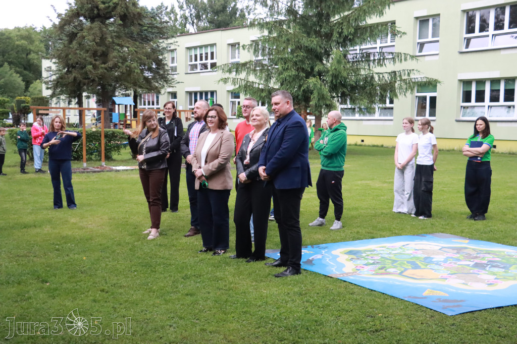 Fotorelacja: Oficjalne otwarcie „Pracowni pod chmurką” w Szkole Podstawowej nr 11 w Zawierciu - Marciszowie