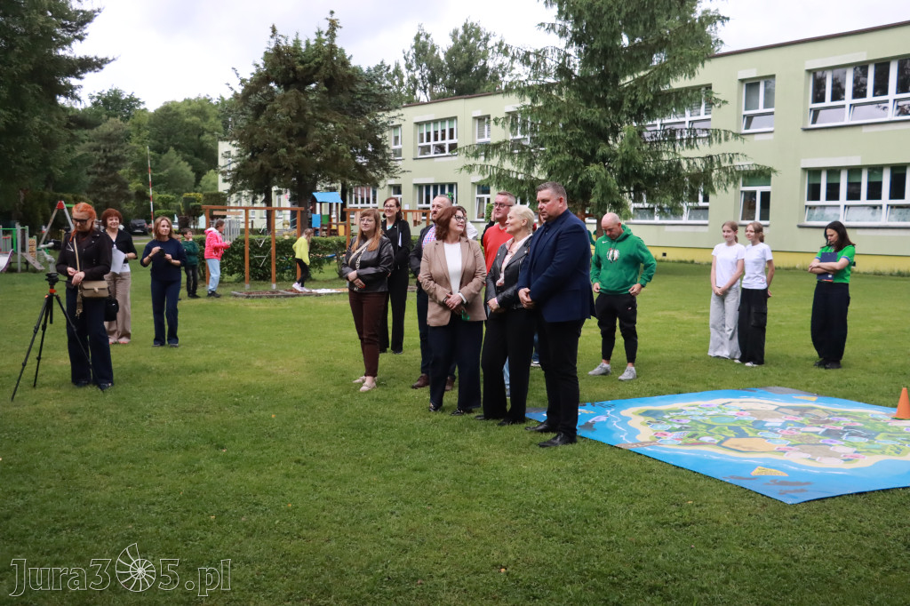 Fotorelacja: Oficjalne otwarcie „Pracowni pod chmurką” w Szkole Podstawowej nr 11 w Zawierciu - Marciszowie