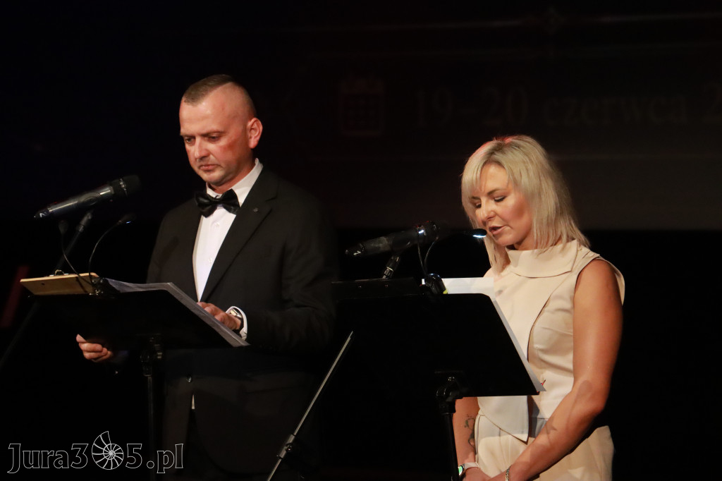 Fotorelacja: Gala z okazji jubileuszu 100-lecia OSP Marciszów w MOK Zawierciu