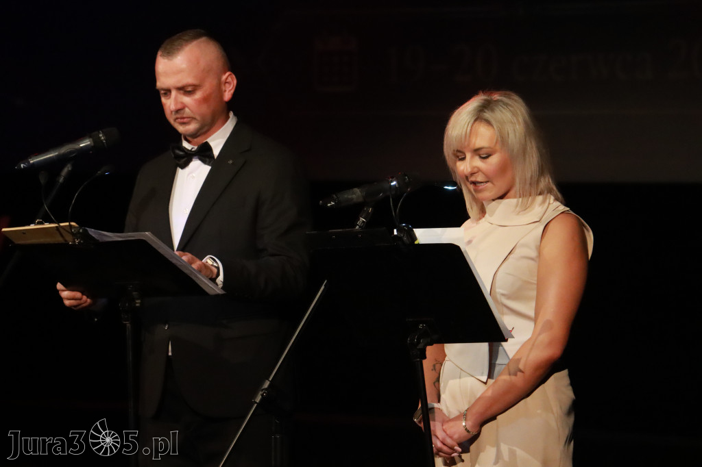 Fotorelacja: Gala z okazji jubileuszu 100-lecia OSP Marciszów w MOK Zawierciu