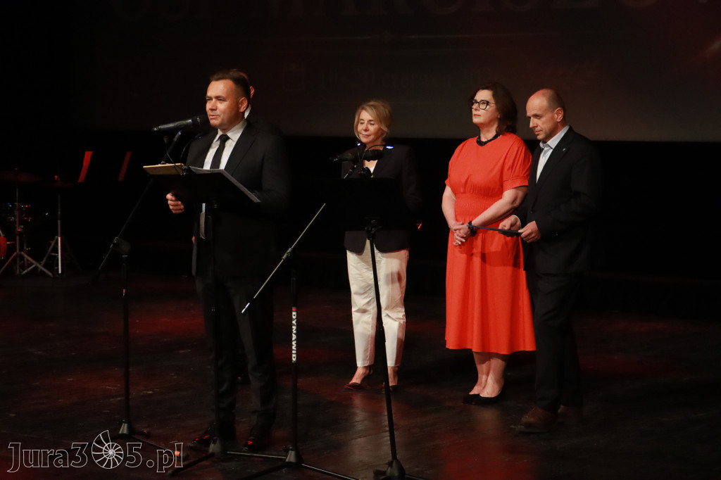 Fotorelacja: Gala z okazji jubileuszu 100-lecia OSP Marciszów w MOK Zawierciu