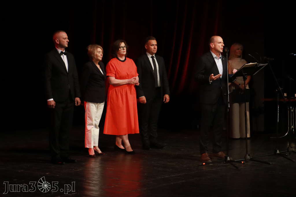 Fotorelacja: Gala z okazji jubileuszu 100-lecia OSP Marciszów w MOK Zawierciu