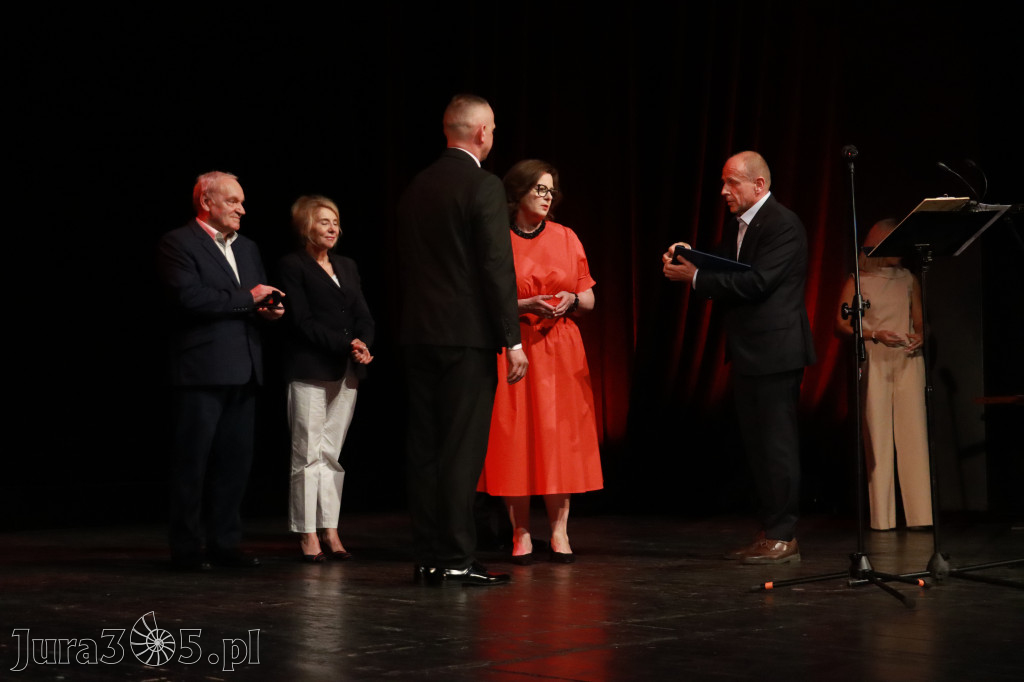 Fotorelacja: Gala z okazji jubileuszu 100-lecia OSP Marciszów w MOK Zawierciu