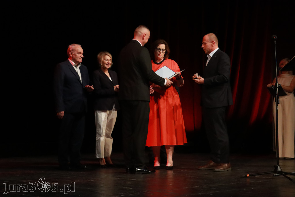 Fotorelacja: Gala z okazji jubileuszu 100-lecia OSP Marciszów w MOK Zawierciu