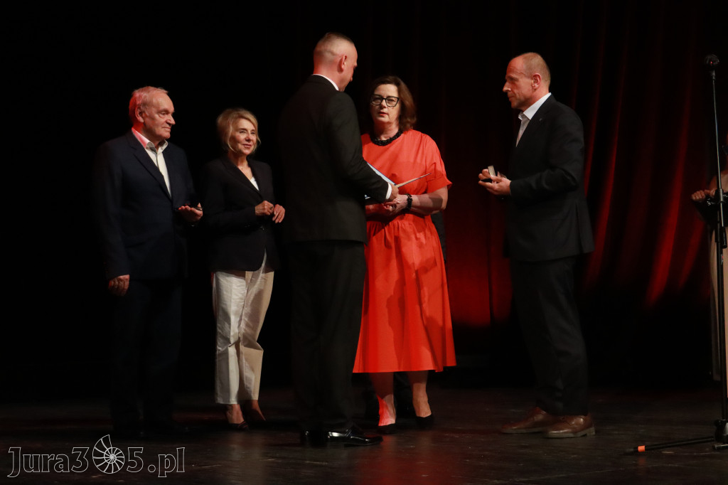Fotorelacja: Gala z okazji jubileuszu 100-lecia OSP Marciszów w MOK Zawierciu