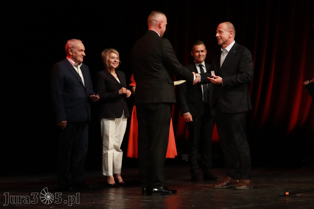 Fotorelacja: Gala z okazji jubileuszu 100-lecia OSP Marciszów w MOK Zawierciu