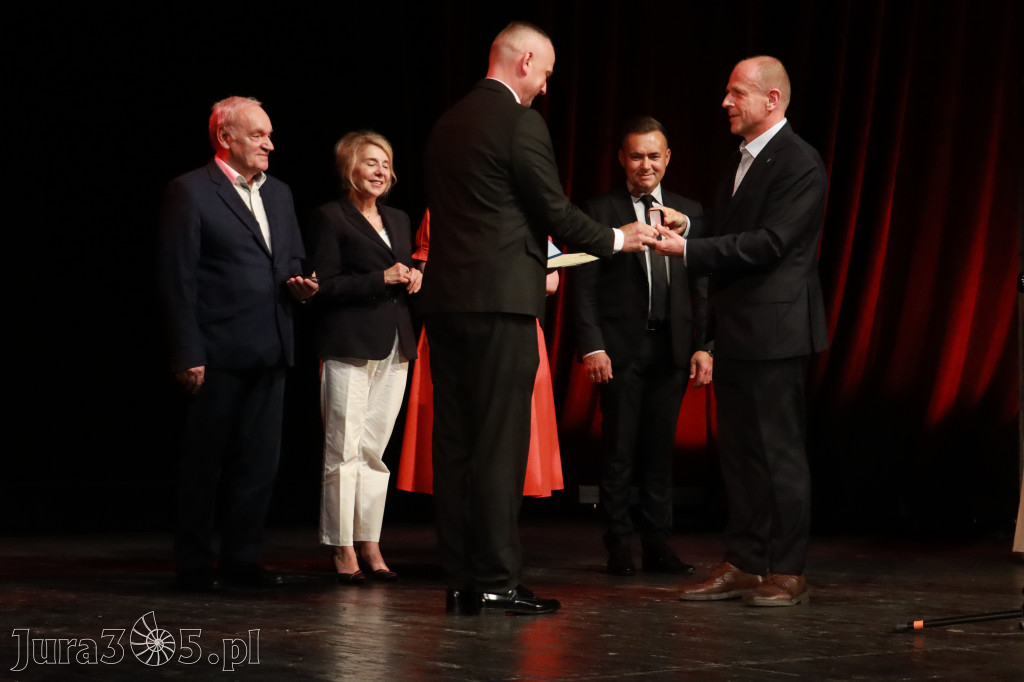 Fotorelacja: Gala z okazji jubileuszu 100-lecia OSP Marciszów w MOK Zawierciu