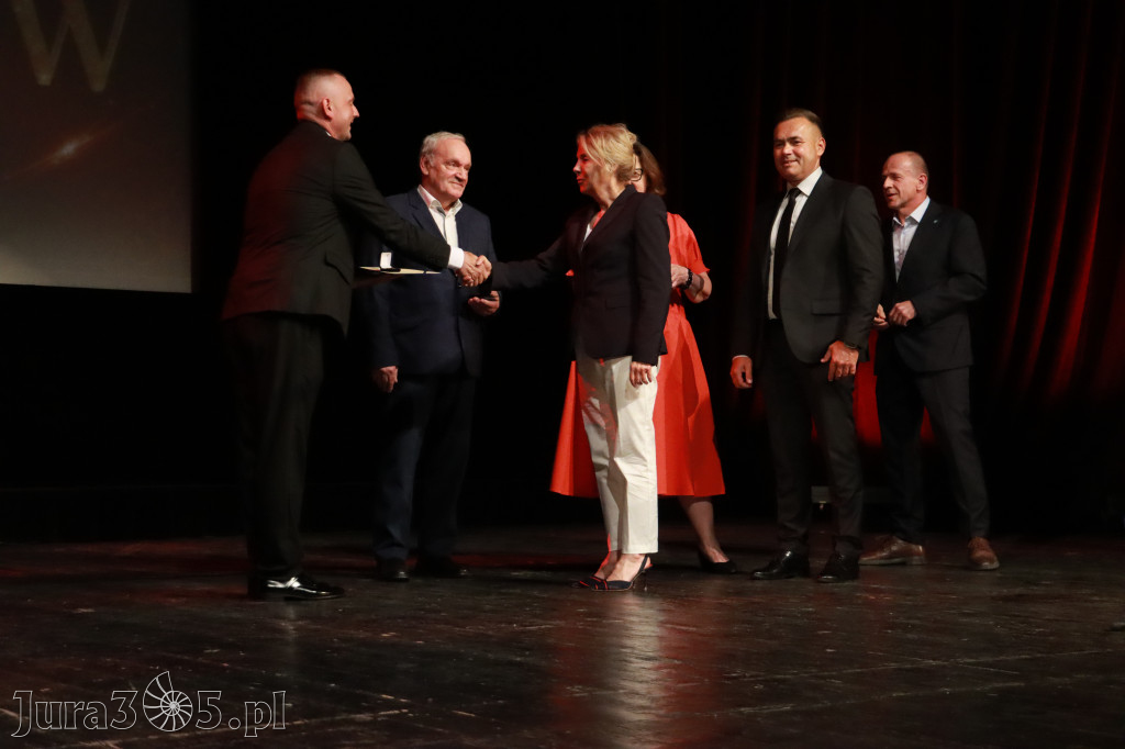 Fotorelacja: Gala z okazji jubileuszu 100-lecia OSP Marciszów w MOK Zawierciu