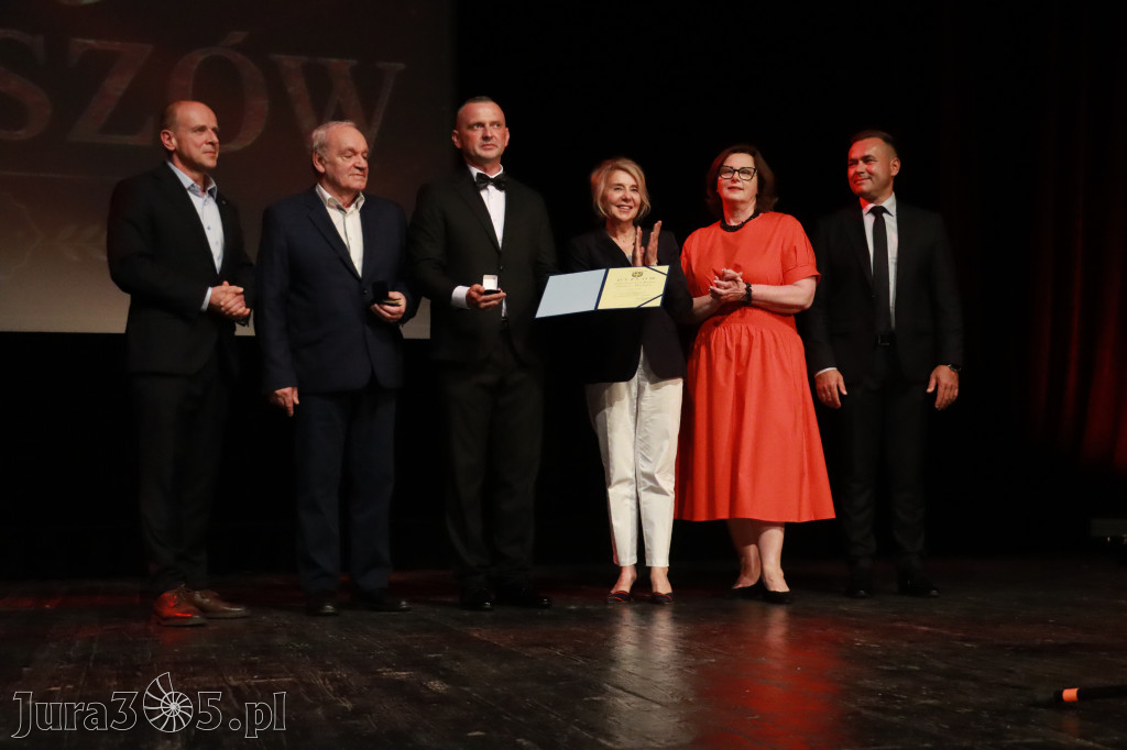 Fotorelacja: Gala z okazji jubileuszu 100-lecia OSP Marciszów w MOK Zawierciu