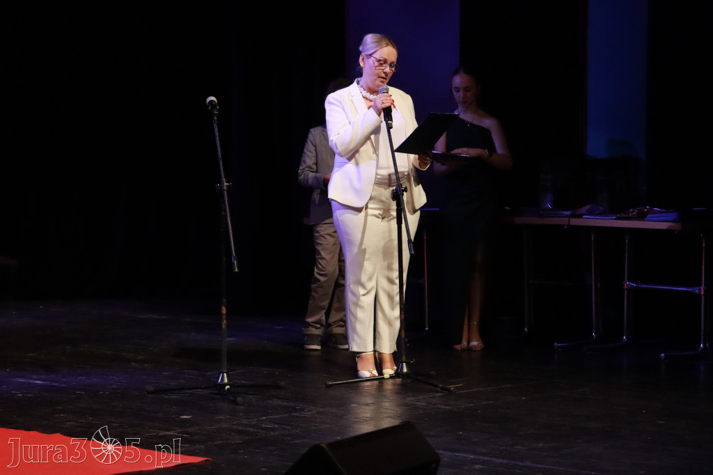 Fotorelacja: Zakończenie Roku Szkolnego - IV Gala Dwójki w MOK Zawiercie
