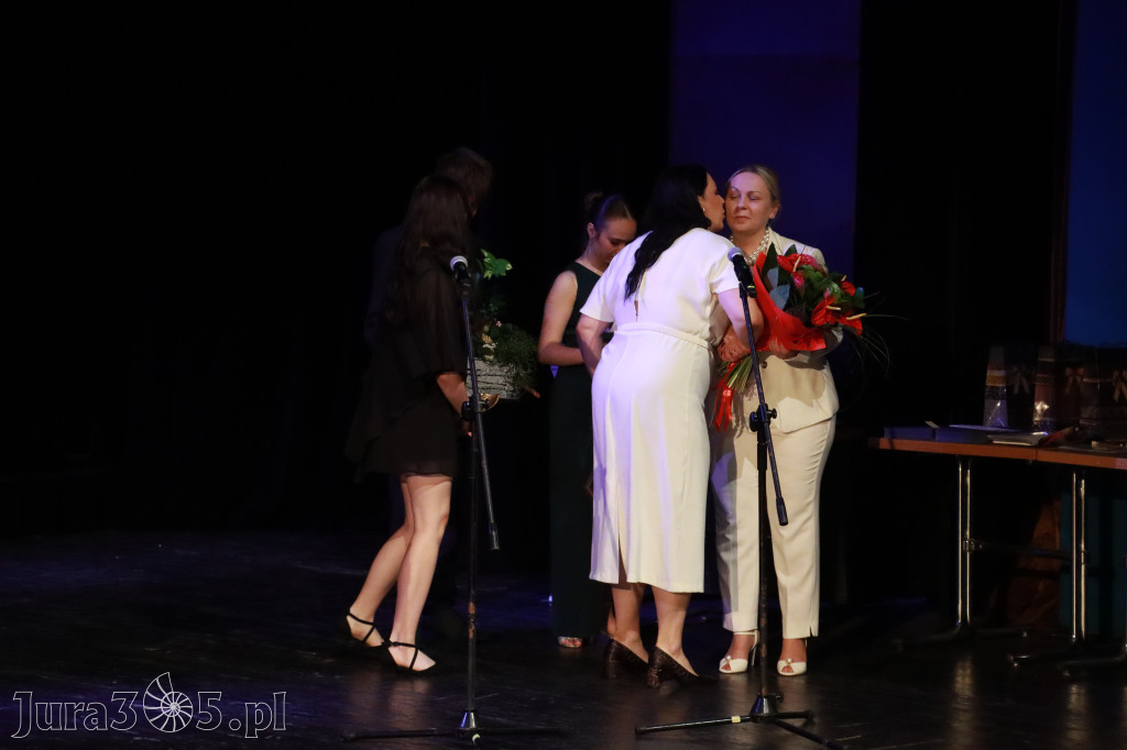 Fotorelacja: Zakończenie Roku Szkolnego - IV Gala Dwójki w MOK Zawiercie