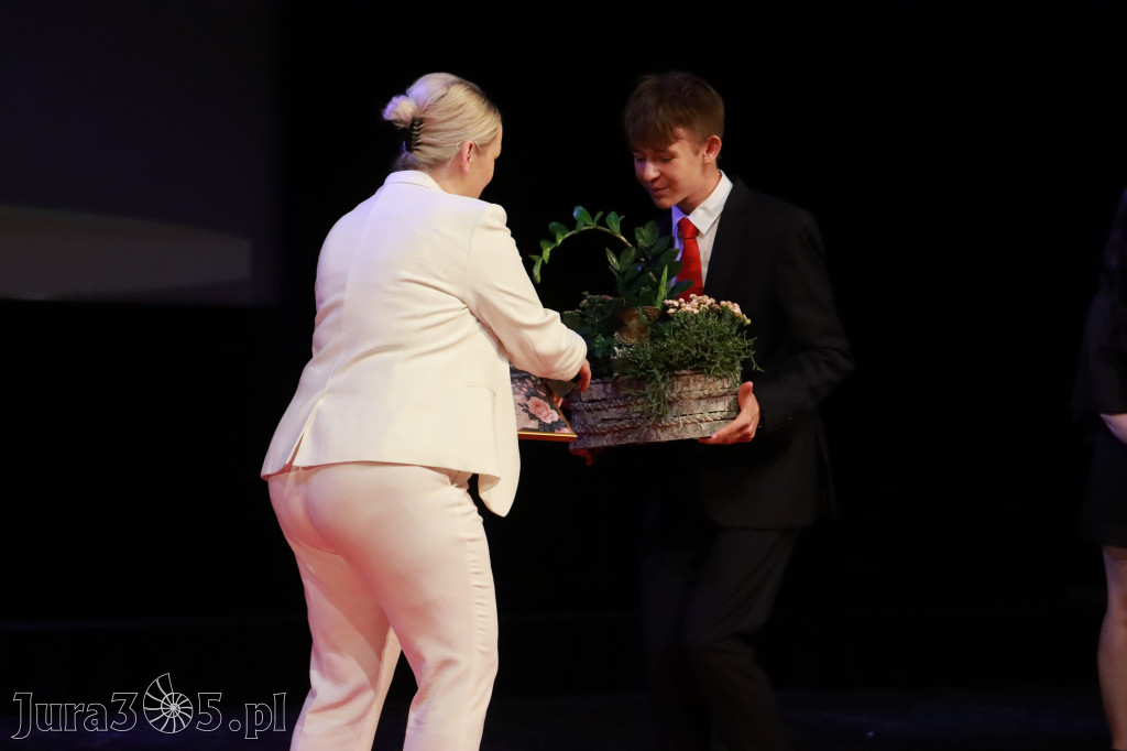 Fotorelacja: Zakończenie Roku Szkolnego - IV Gala Dwójki w MOK Zawiercie