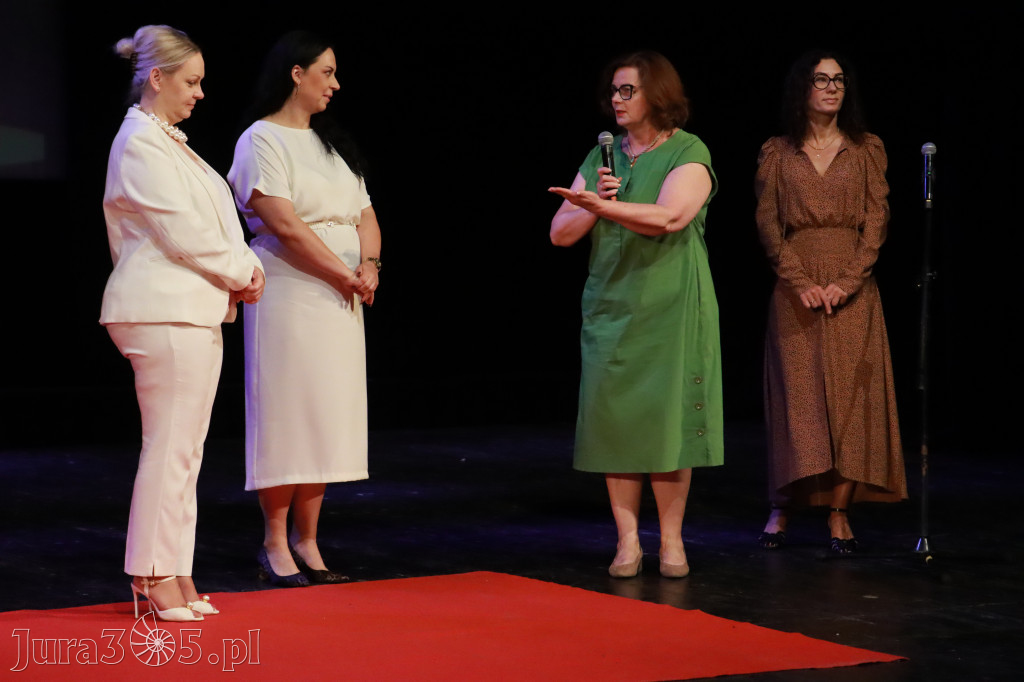 Fotorelacja: Zakończenie Roku Szkolnego - IV Gala Dwójki w MOK Zawiercie