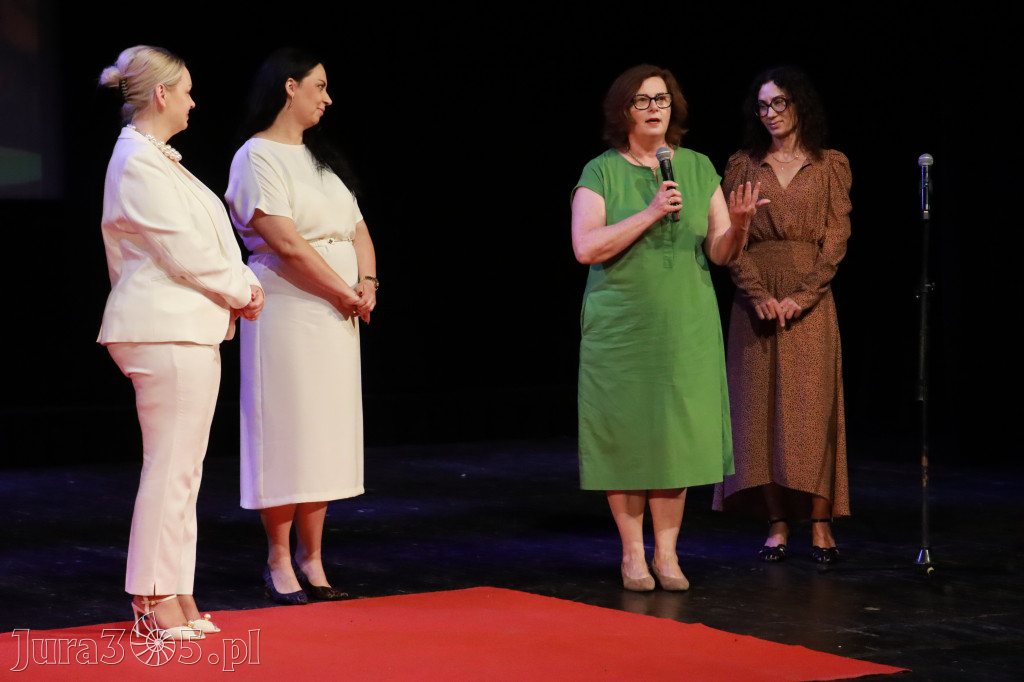 Fotorelacja: Zakończenie Roku Szkolnego - IV Gala Dwójki w MOK Zawiercie