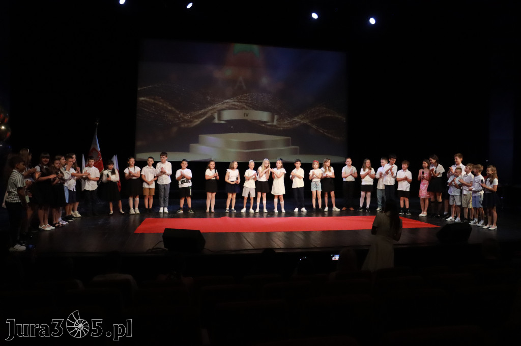 Fotorelacja: Zakończenie Roku Szkolnego - IV Gala Dwójki w MOK Zawiercie