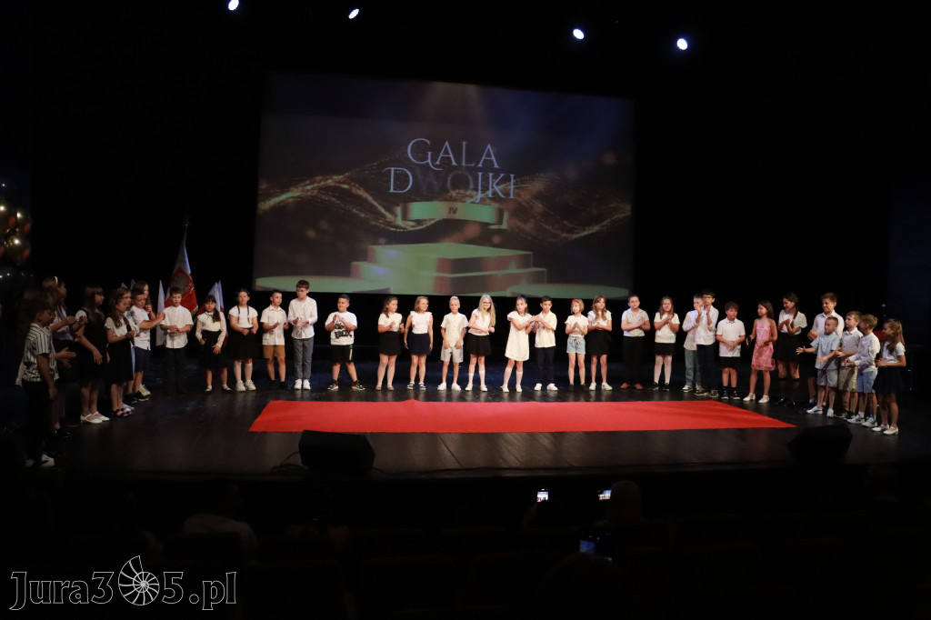 Fotorelacja: Zakończenie Roku Szkolnego - IV Gala Dwójki w MOK Zawiercie