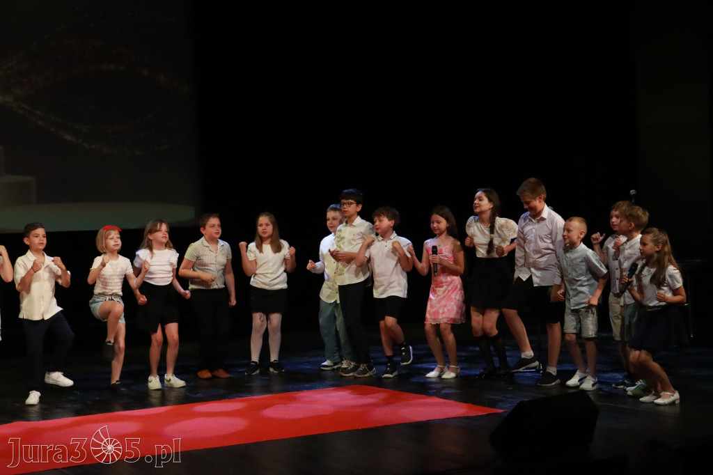 Fotorelacja: Zakończenie Roku Szkolnego - IV Gala Dwójki w MOK Zawiercie