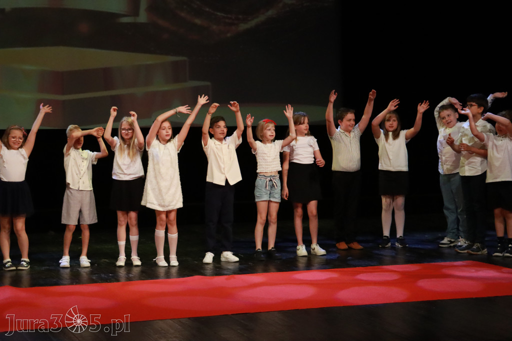 Fotorelacja: Zakończenie Roku Szkolnego - IV Gala Dwójki w MOK Zawiercie