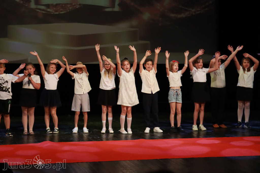 Fotorelacja: Zakończenie Roku Szkolnego - IV Gala Dwójki w MOK Zawiercie