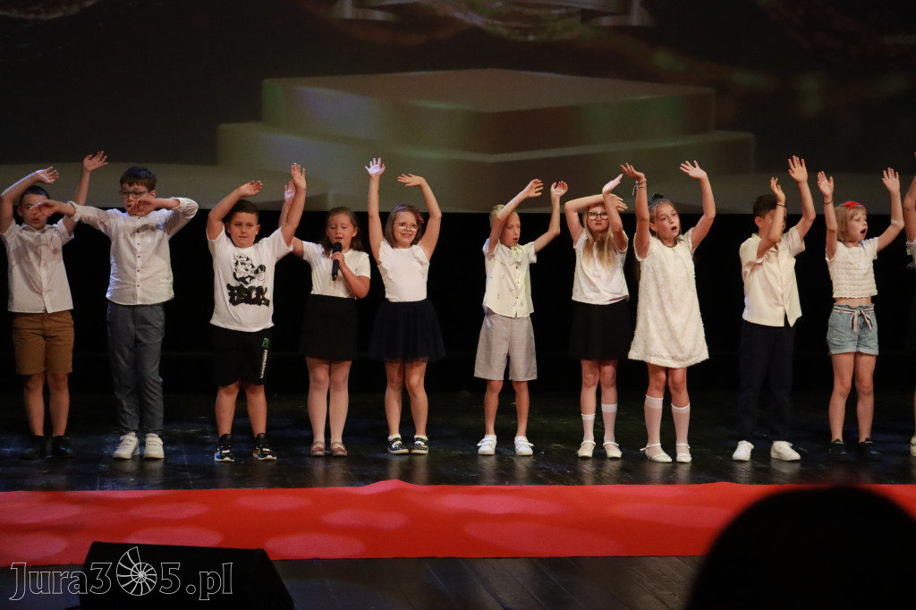 Fotorelacja: Zakończenie Roku Szkolnego - IV Gala Dwójki w MOK Zawiercie