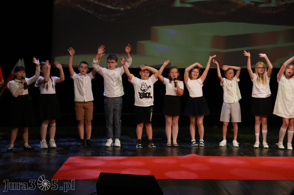 Fotorelacja: Zakończenie Roku Szkolnego - IV Gala Dwójki w MOK Zawiercie