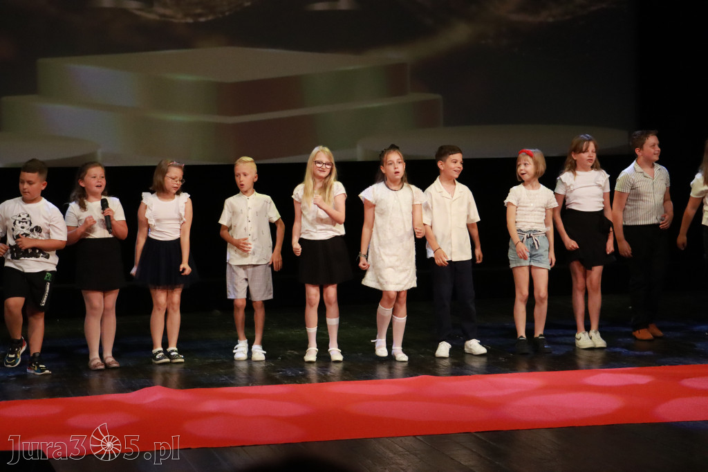Fotorelacja: Zakończenie Roku Szkolnego - IV Gala Dwójki w MOK Zawiercie